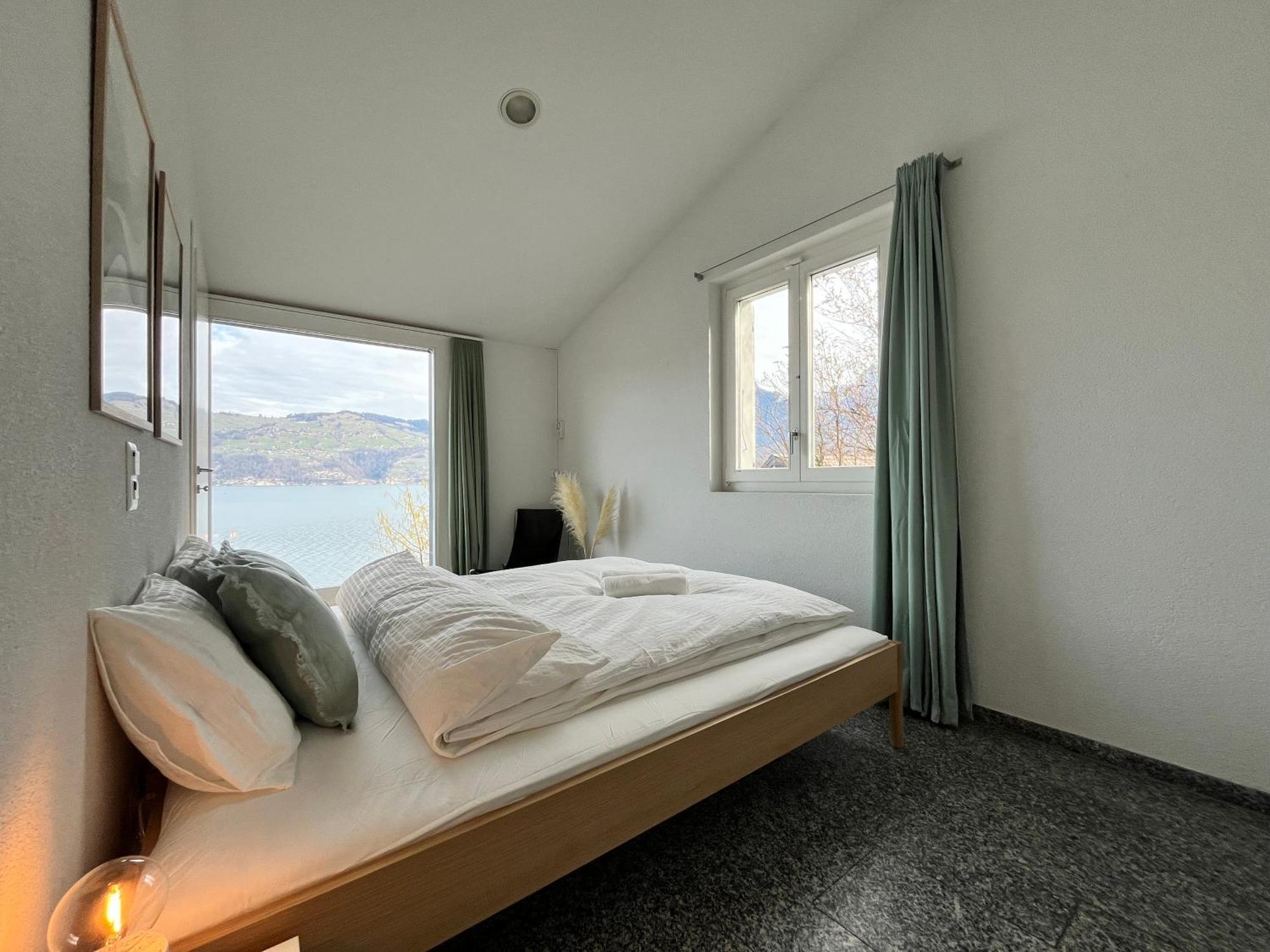 Wohnung Mit Grossartiger Seesicht Und Balkon Spiez Luaran gambar