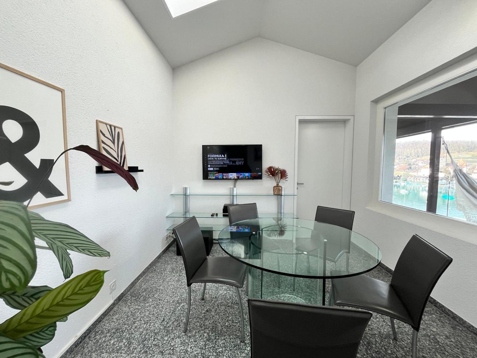 Wohnung Mit Grossartiger Seesicht Und Balkon Spiez Luaran gambar
