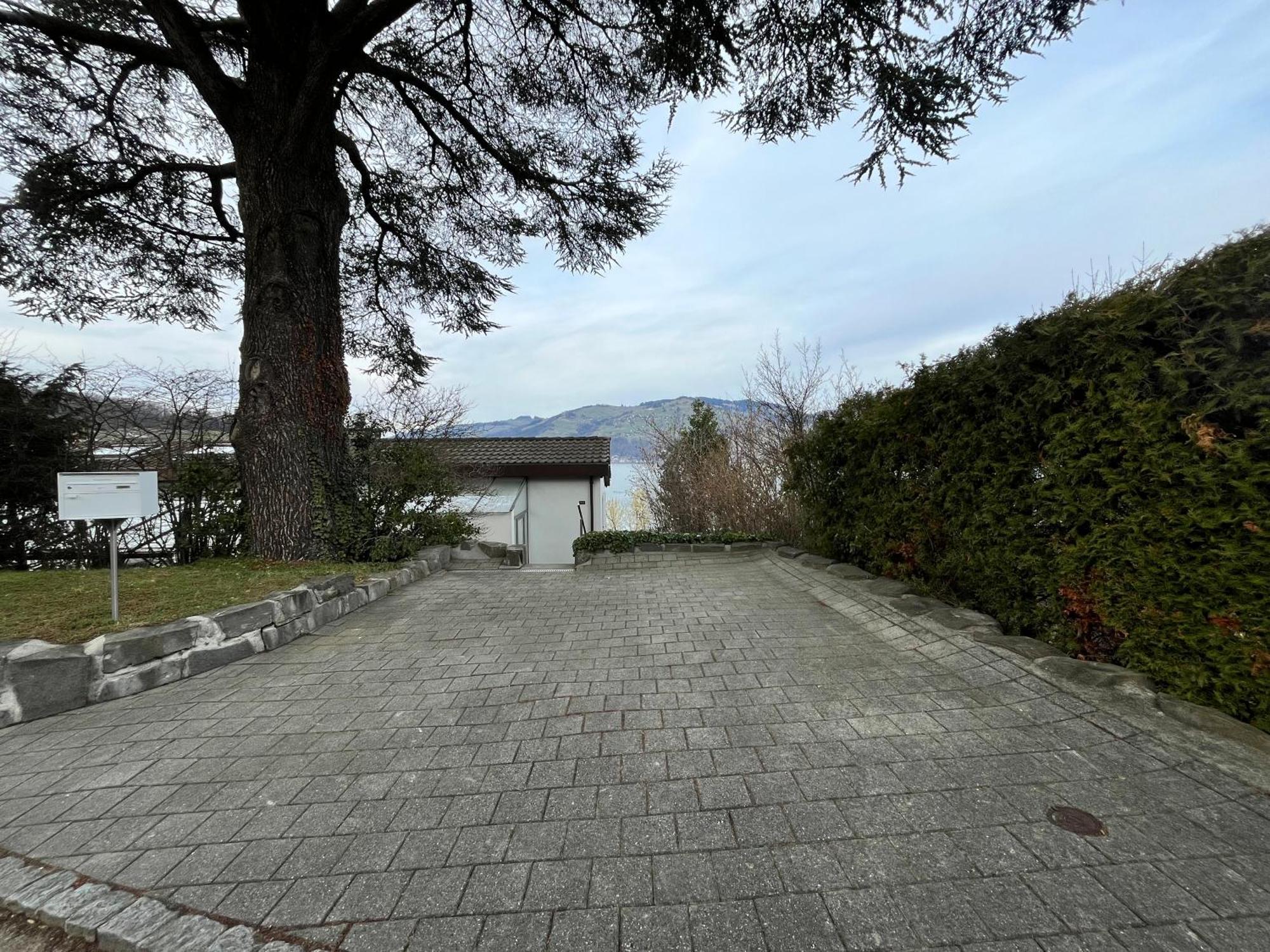 Wohnung Mit Grossartiger Seesicht Und Balkon Spiez Luaran gambar