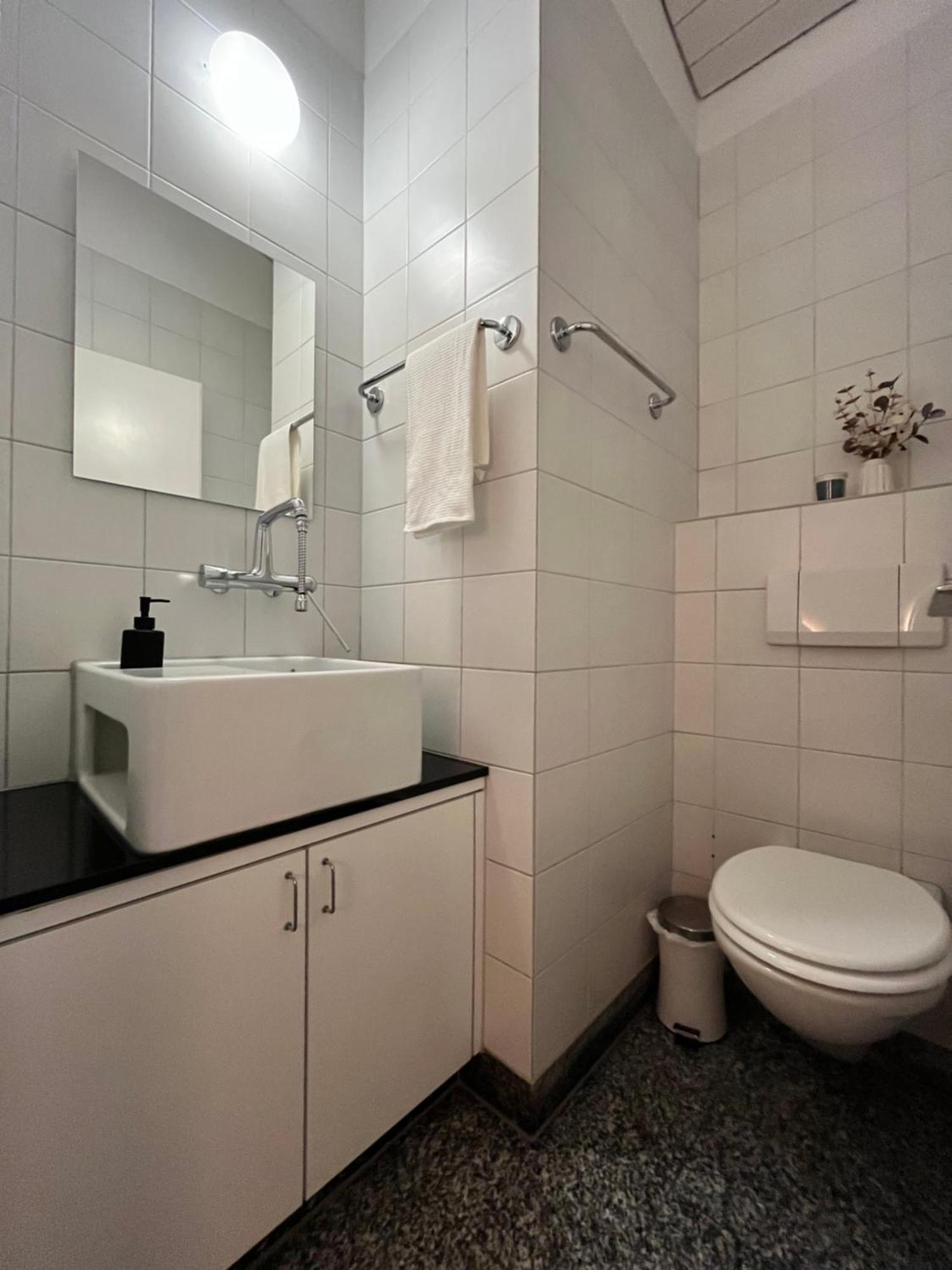 Wohnung Mit Grossartiger Seesicht Und Balkon Spiez Luaran gambar