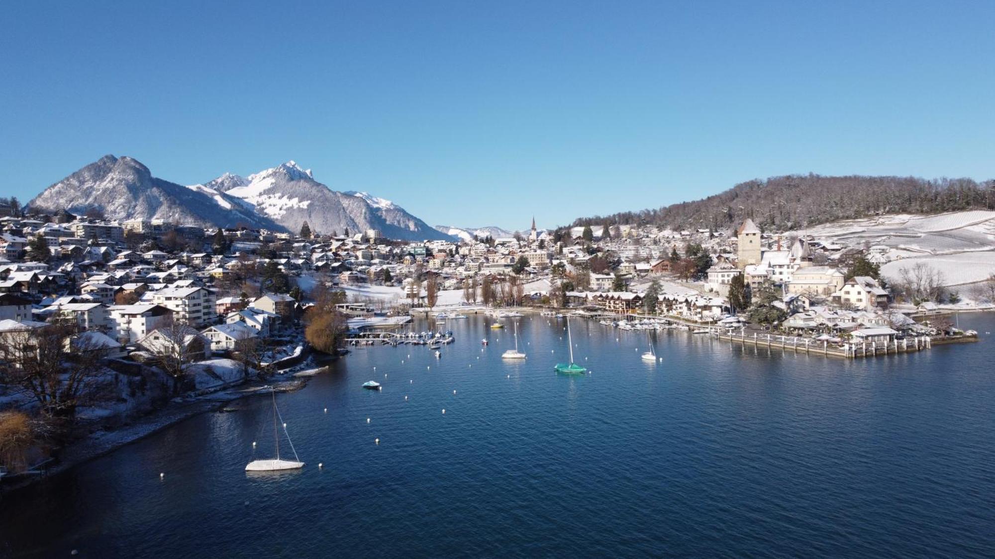 Wohnung Mit Grossartiger Seesicht Und Balkon Spiez Luaran gambar
