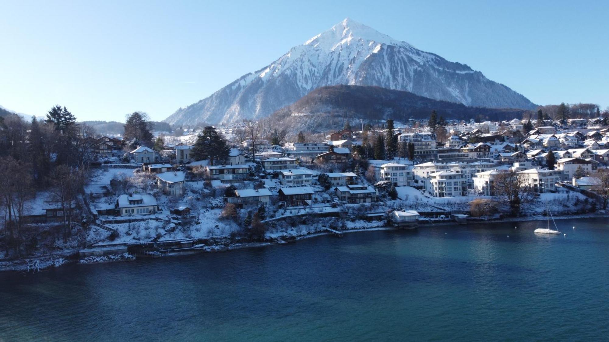 Wohnung Mit Grossartiger Seesicht Und Balkon Spiez Luaran gambar