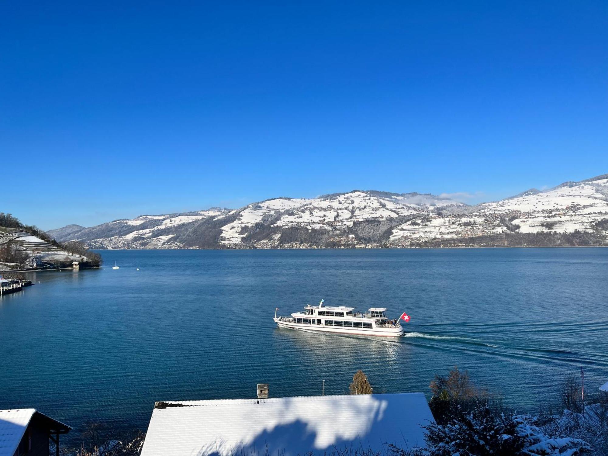 Wohnung Mit Grossartiger Seesicht Und Balkon Spiez Luaran gambar